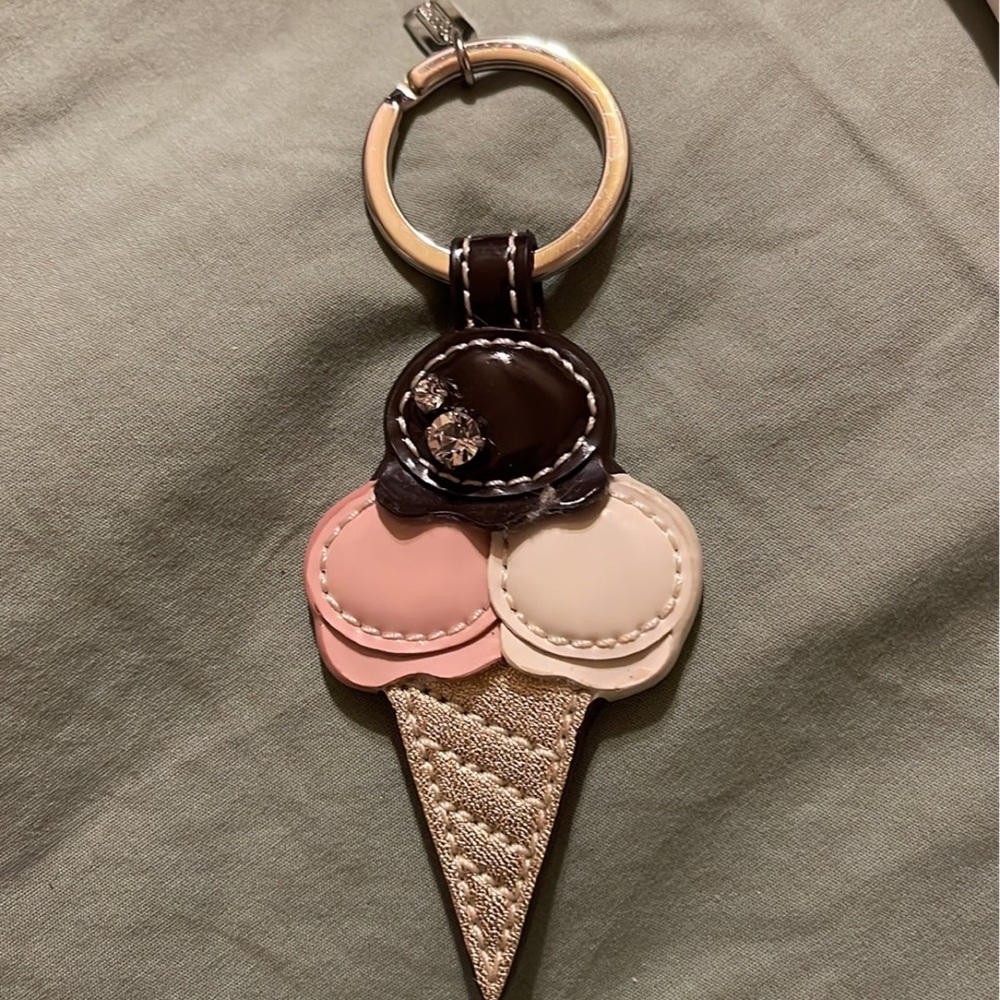 Coach Ice cream Key Holder